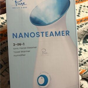 Pur Daily Care Steamer in White and Blue